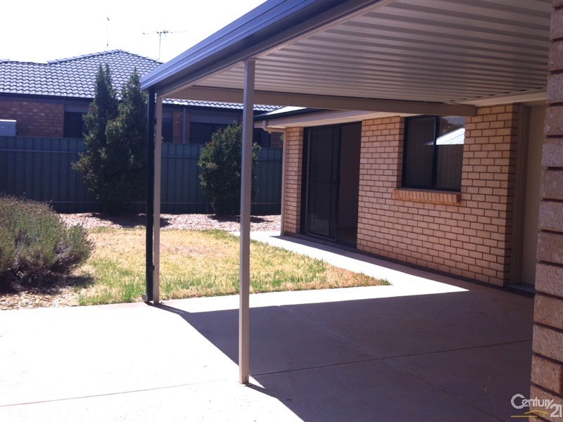 5 Orange Parade, Munno Para West SA 5115