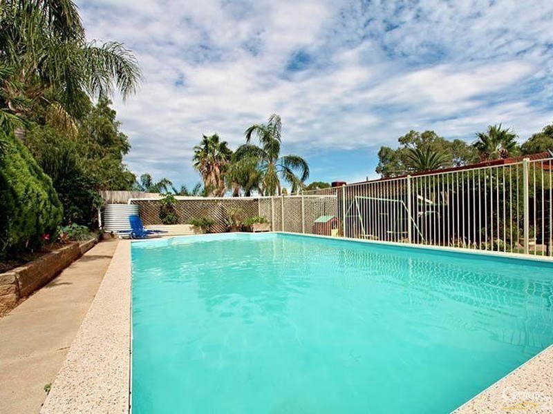 14 Woodlands Road, Elizabeth Downs SA 5113