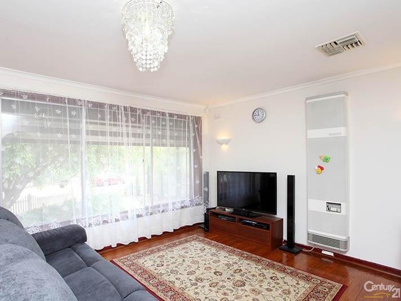 14 Woodlands Road, Elizabeth Downs SA 5113