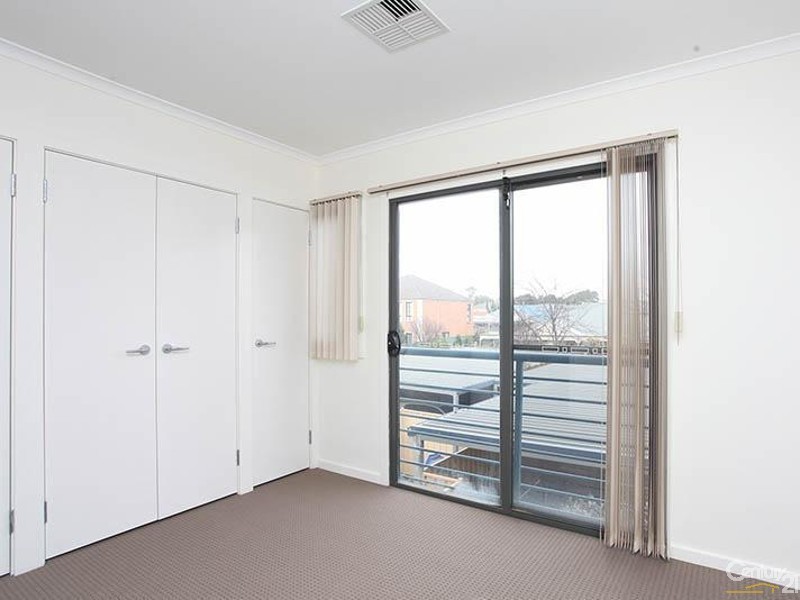 1/2 Greentree Place, Mawson Lakes SA 5095