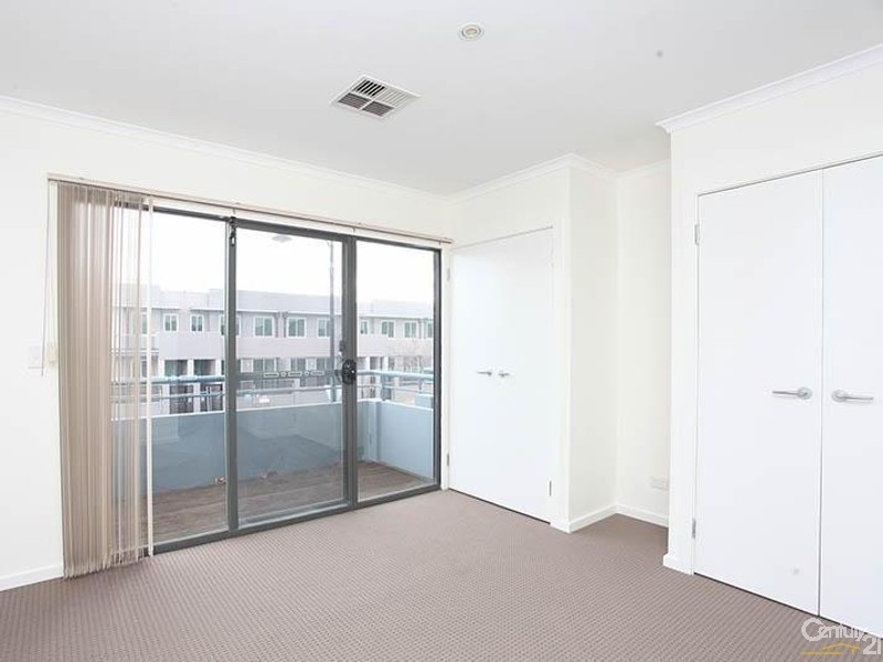 1/2 Greentree Place, Mawson Lakes SA 5095