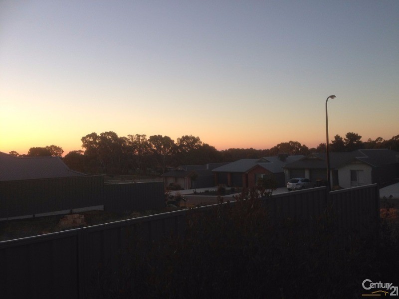 5 Trestrail Circuit, Williamstown SA 5351