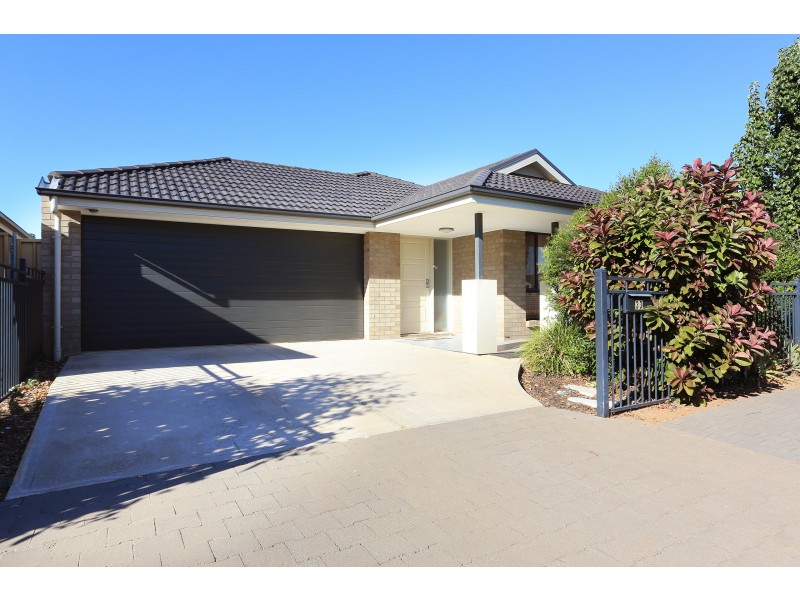 33 Small Crescent, Smithfield Plains SA 5114
