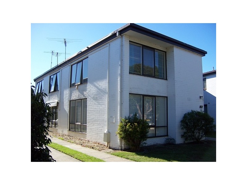 2/18 Park Crescent, Caulfield North VIC 3161