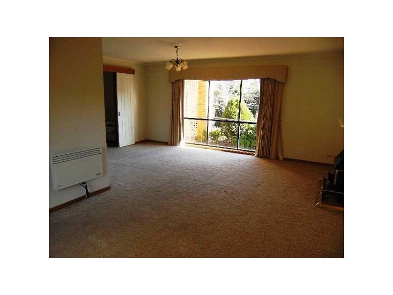 2 Banksia Grove, Gisborne VIC 3437