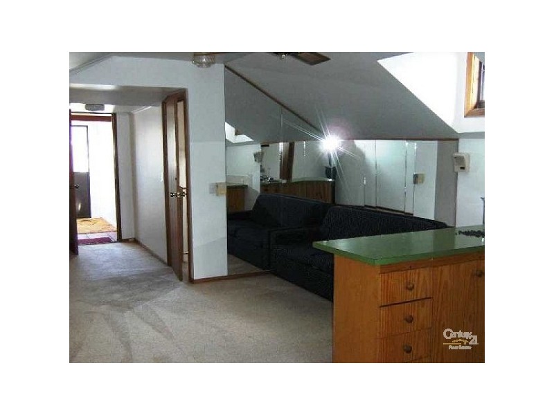 Upstairs 65 Bridge Street, Port Melbourne VIC 3207