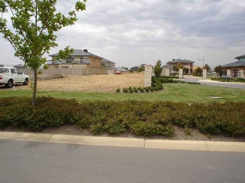 5 Lakeside Drive, Sandhurst VIC 3977