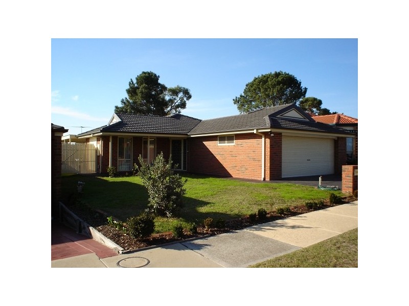 8 Grove Court, Carrum Downs VIC 3201