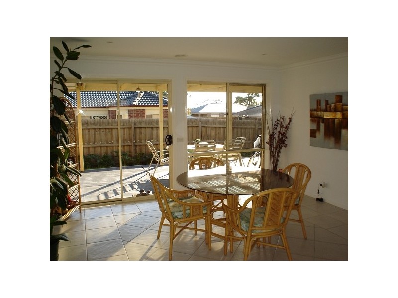 8 Grove Court, Carrum Downs VIC 3201