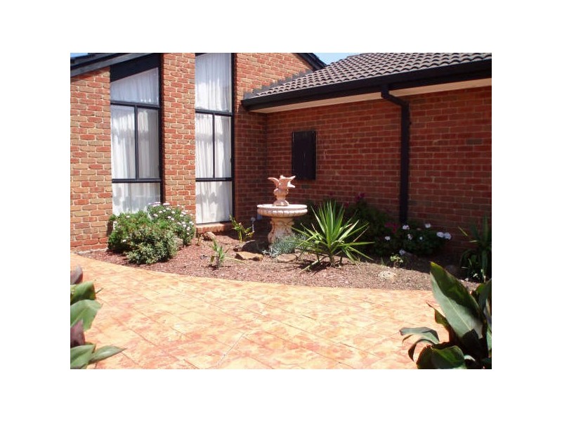 10 Haricot Court, Keilor Downs VIC 3038