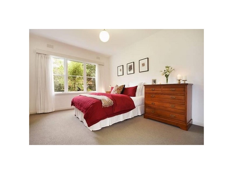 2/10 St Aubins Avenue, Caulfield North VIC 3161