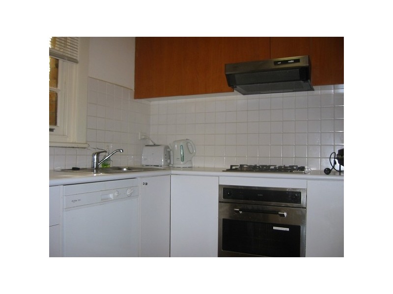 4/2 Ravens Grove, St Kilda East VIC 3183