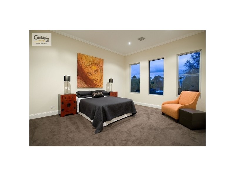 34 Melby Avenue, St Kilda East VIC 3183