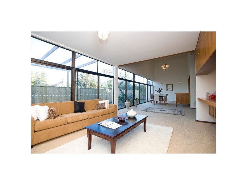 39 Talbot Avenue, St Kilda East VIC 3183