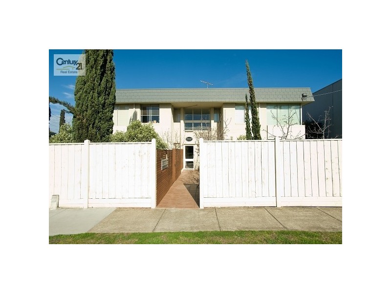 6/2 Carnarvon Road, Caulfield North VIC 3161