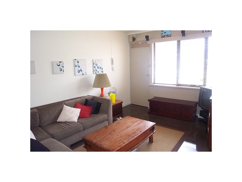 6/8 Queen Street, St Kilda East VIC 3183