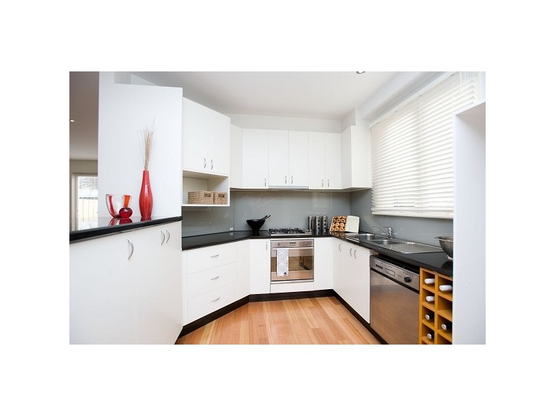 25a Thackeray Street, Elwood VIC 3184