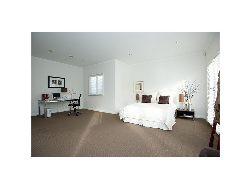 25a Thackeray Street, Elwood VIC 3184