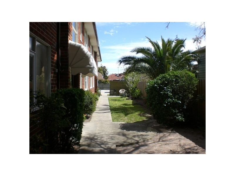 2/49 Raglan Street, St Kilda East VIC 3183