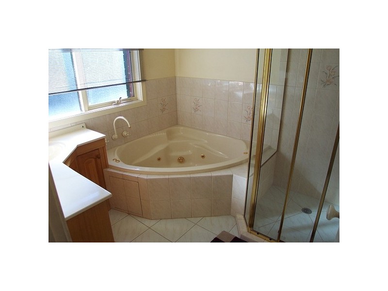 2/13 Brooklyn Avenue, Caulfield South VIC 3162