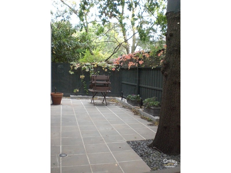 33 Avenel Road, Toorak VIC 3142