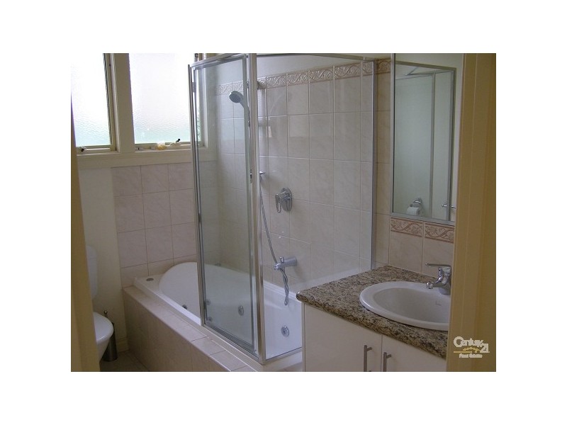 2/8 Gibbs Street, St Kilda East VIC 3183