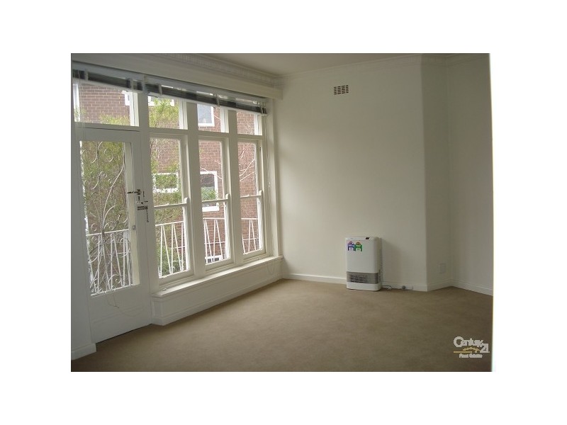 15/9 Dickens Street, Elwood VIC 3184