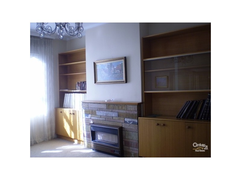 18 McHenry Street, St Kilda East VIC 3183