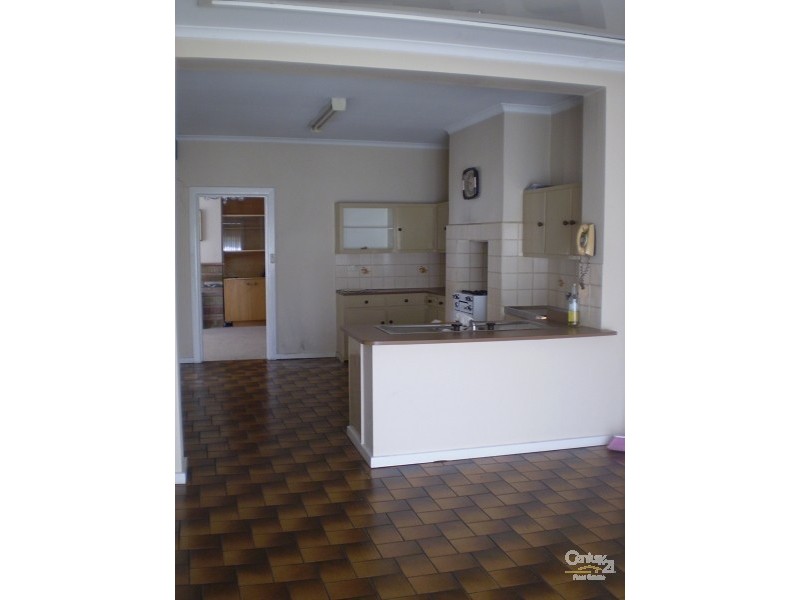 18 McHenry Street, St Kilda East VIC 3183