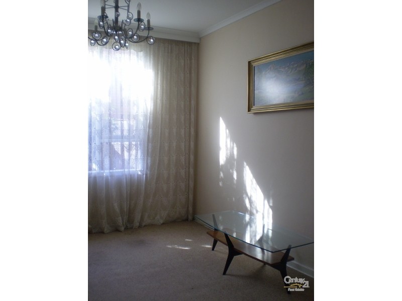 18 McHenry Street, St Kilda East VIC 3183