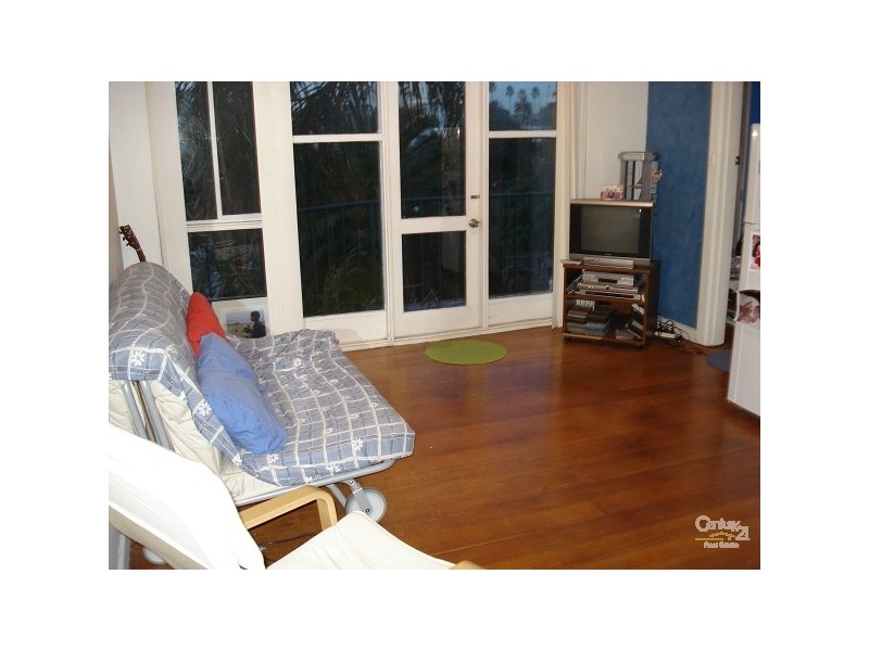 33/11 Marine Parade, St Kilda VIC 3182