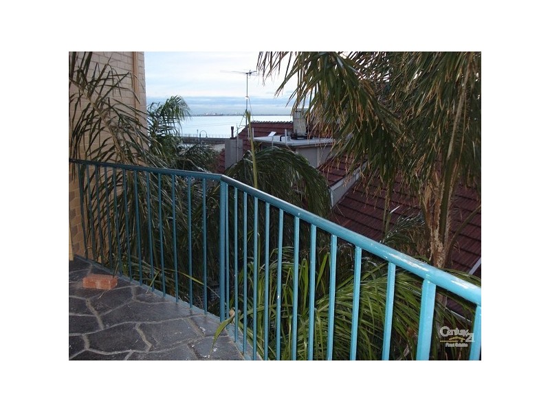 33/11 Marine Parade, St Kilda VIC 3182