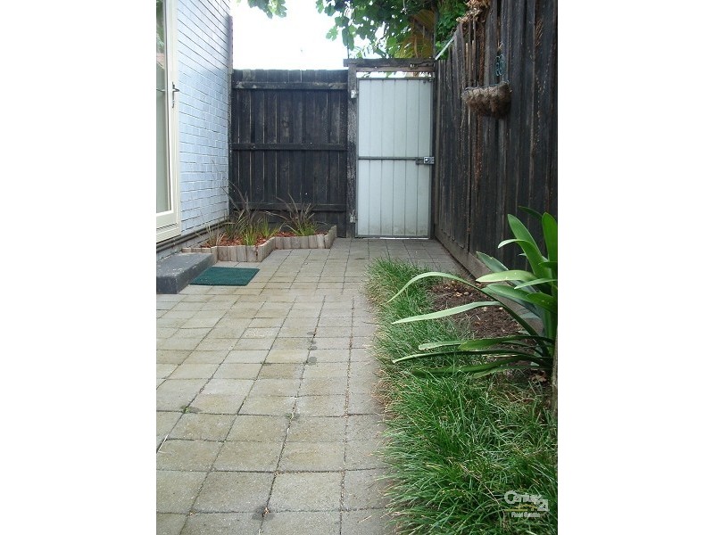 7/18 Chapel Street, St Kilda East VIC 3183