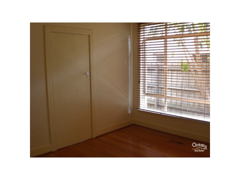 11 Vautier Street, Elwood VIC 3184