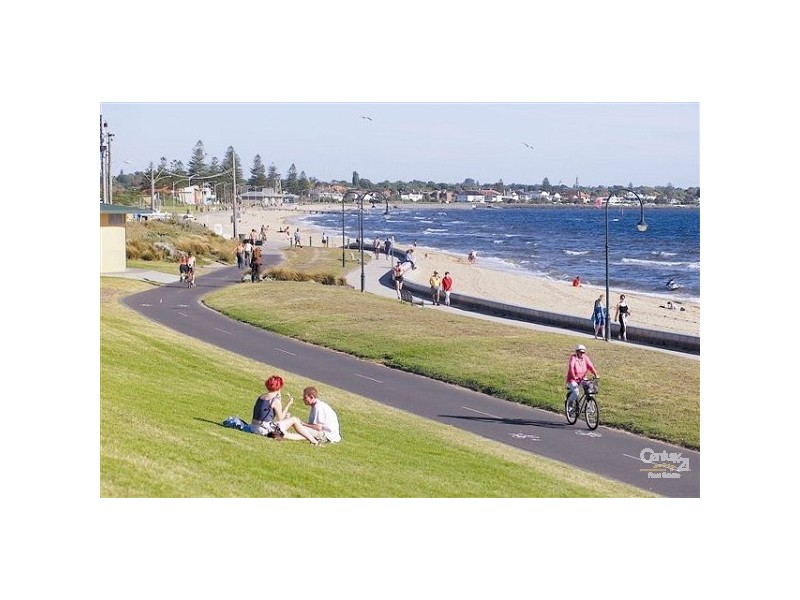 2/21 Ormond Esplanade, Elwood VIC 3184