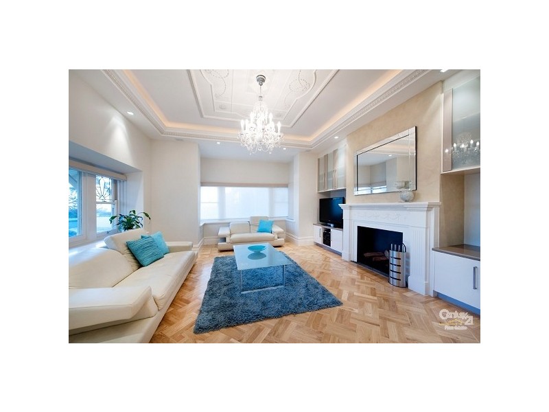 2/21 Ormond Esplanade, Elwood VIC 3184