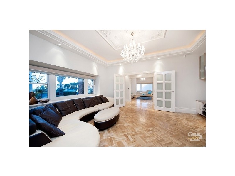 2/21 Ormond Esplanade, Elwood VIC 3184