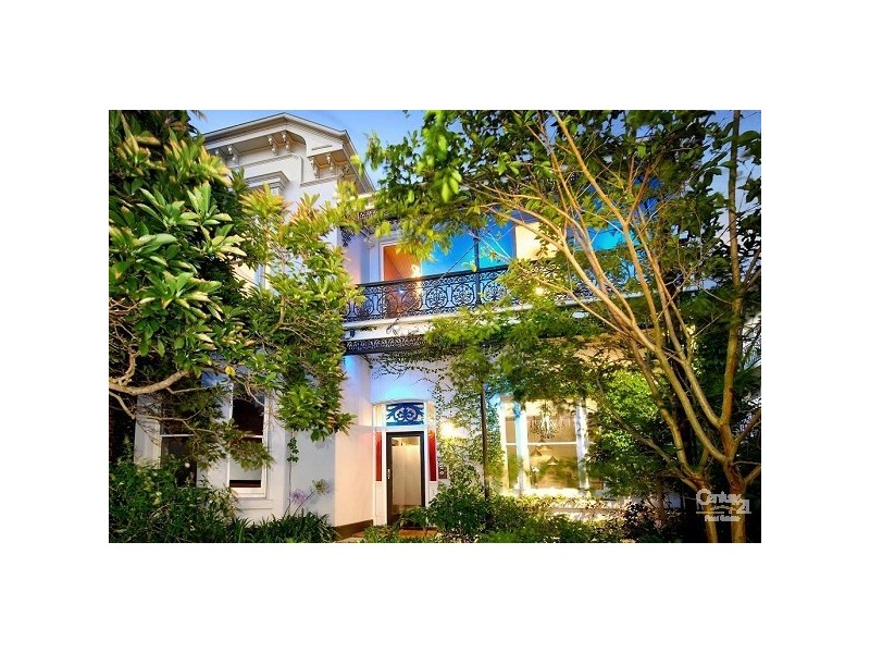 8 Gurner Street, St Kilda VIC 3182