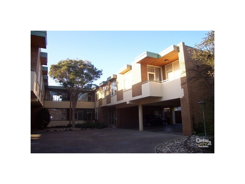 3/44 Halstead Street, Caulfield North VIC 3161