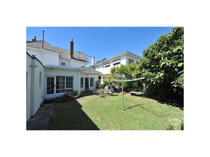 17 Balaclava Road, St Kilda East VIC 3183