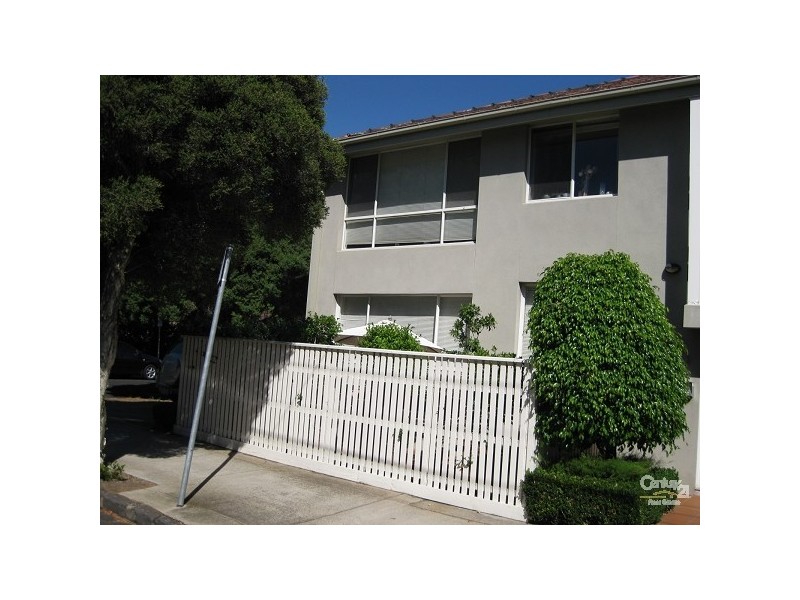 1/2 Greig Court, St Kilda VIC 3182