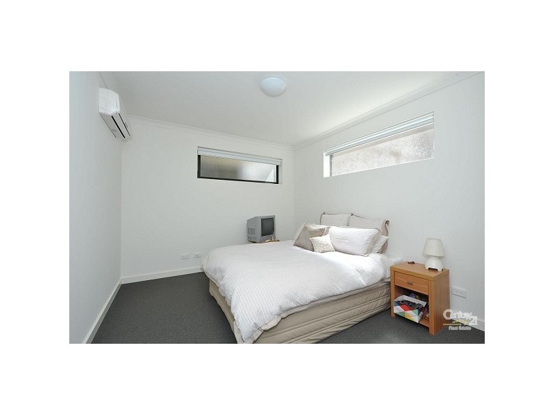 2/32 Gourlay Street, St Kilda East VIC 3183