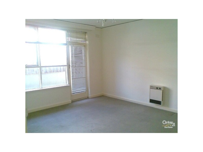 9/8 Charnwood Grove, St Kilda VIC 3182