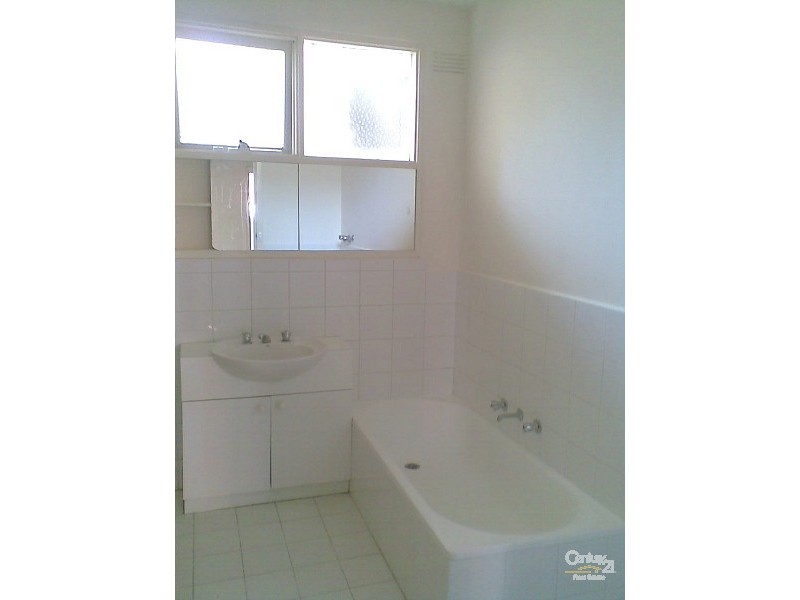 9/8 Charnwood Grove, St Kilda VIC 3182