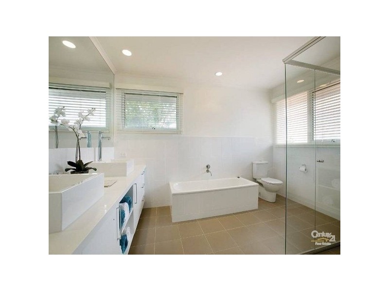 11 Park Road, Glen Iris VIC 3146