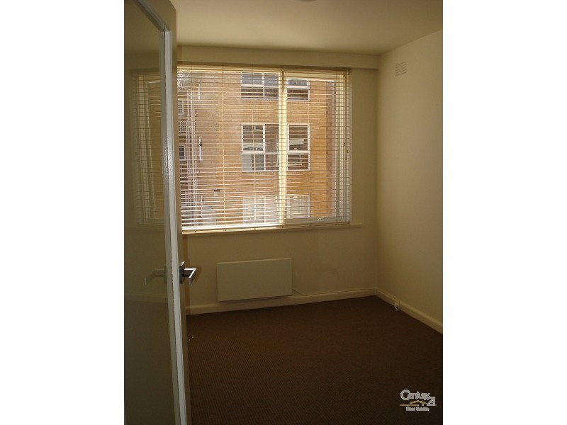 8/2 Dickens Street, Elwood VIC 3184