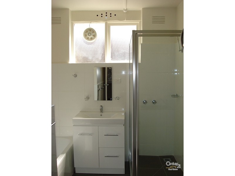 8/2 Dickens Street, Elwood VIC 3184