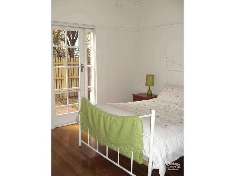 2/160 Chapel Street, St Kilda East VIC 3183