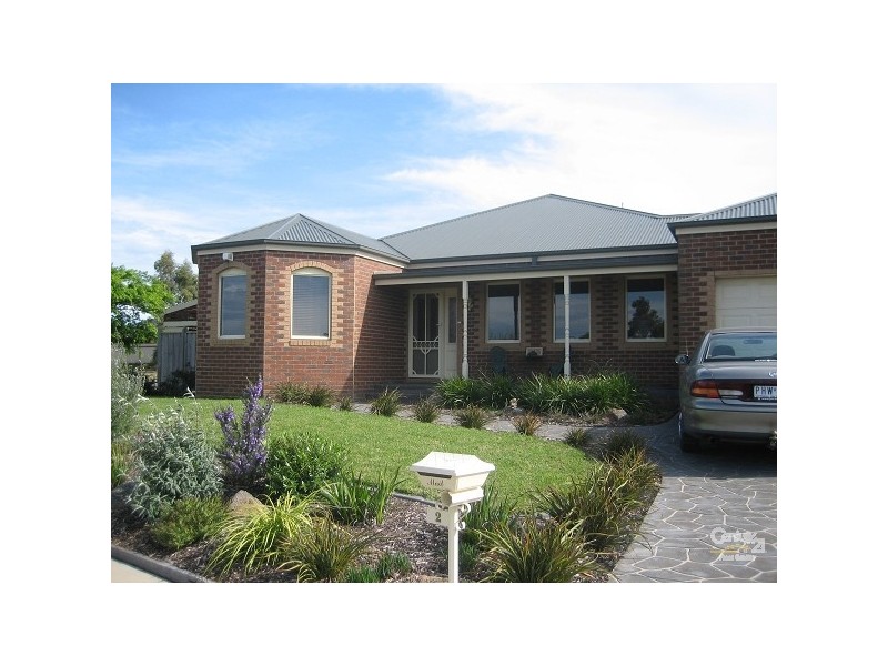 2 Cobbler Grange, Lynbrook VIC 3975