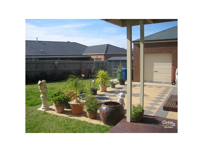 2 Cobbler Grange, Lynbrook VIC 3975